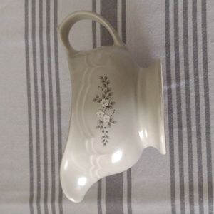 Pfaltzgraff Stoneware Gravy Server Heirloom Pattern b520